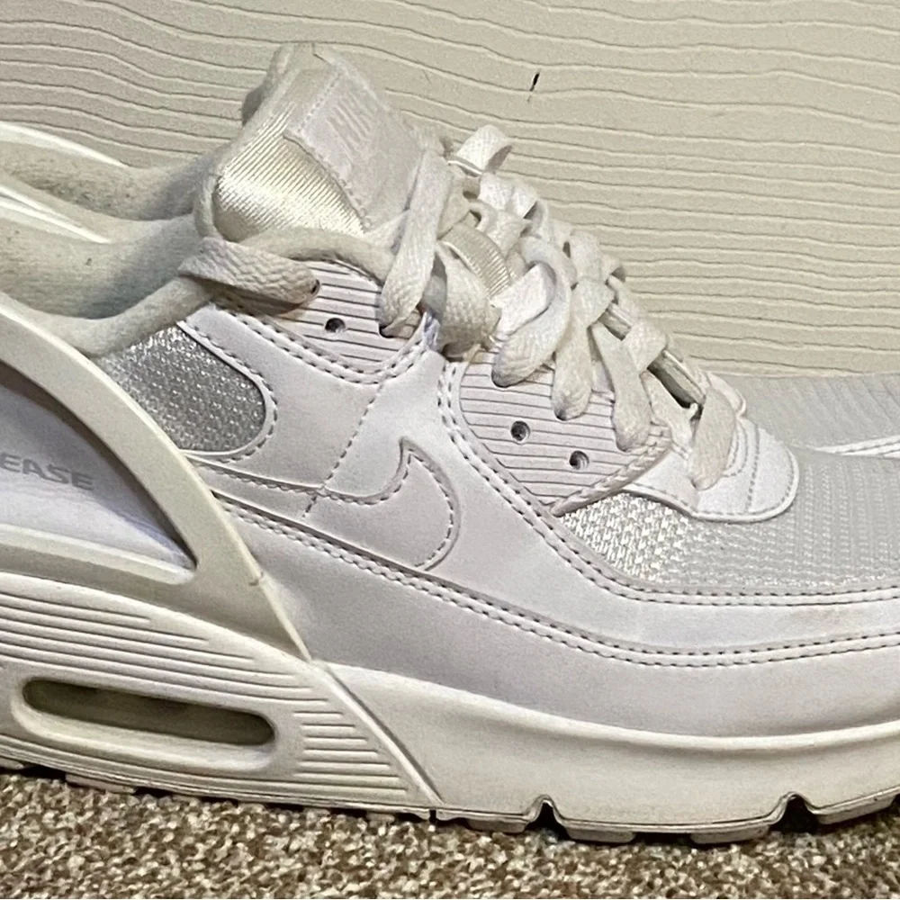 Nike Air Max 90 Flyease (GS) Triple White CV0526-102 Youth Sz 7Y EUC